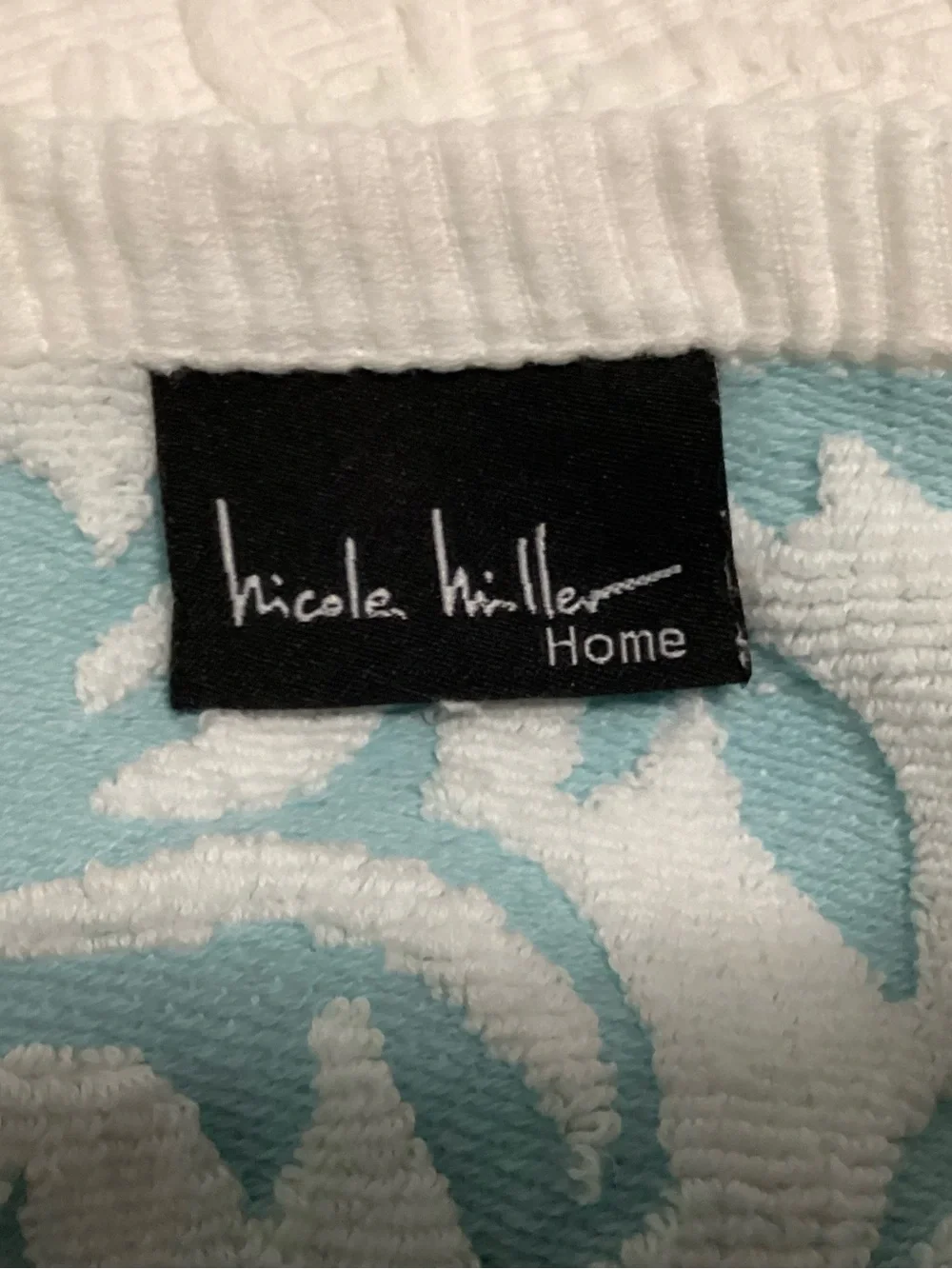 2 ⭐️ NEW ⭐️ Nicole Miller Large Bath Towels